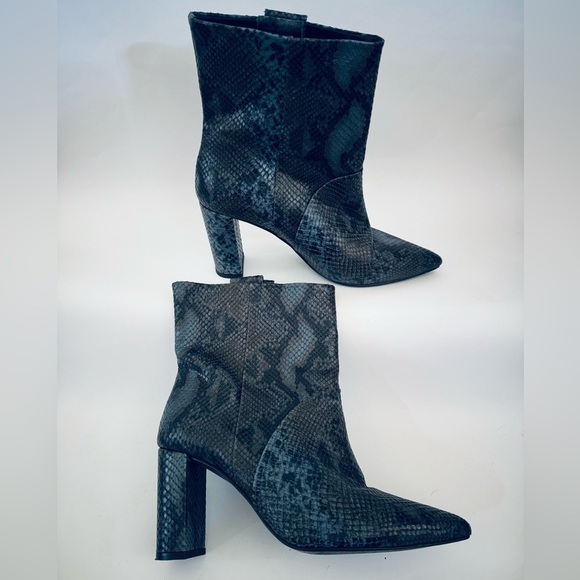 Anthropologie‎ Chio Blue Snake Print Ankle Boot Booties, Size 40 - Picture 6 of 11